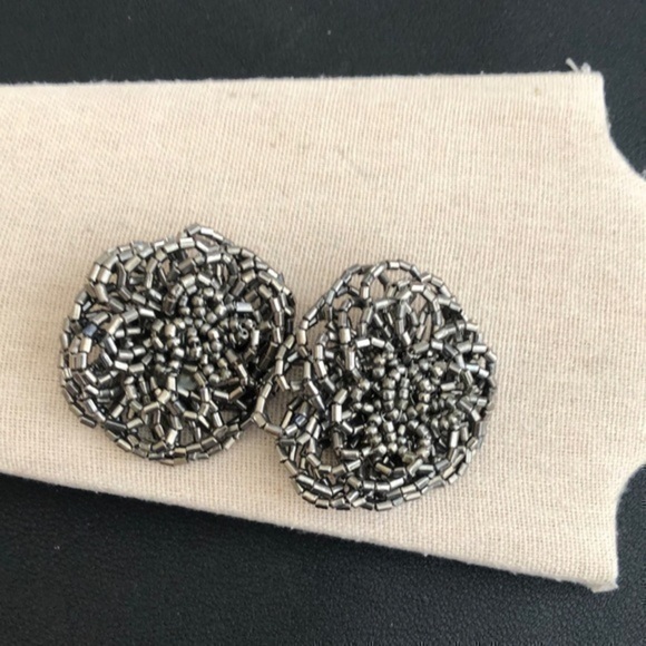 Vintage Clip On Earrings - Picture 1 of 3